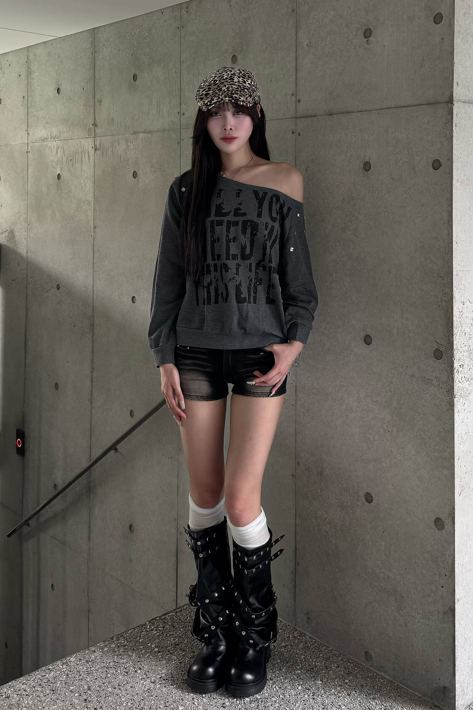 off-shoulder logo sweat KSG20948