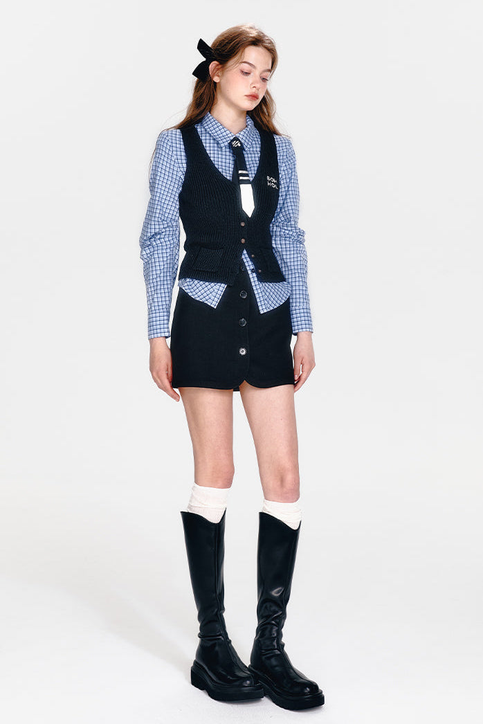 button mini skirt
